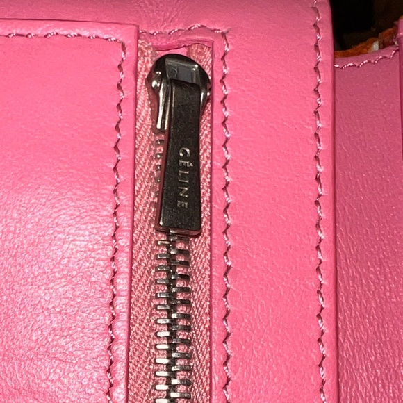 CELINE Grained Multifunction
Strap Wallet - Picture 4 of 9